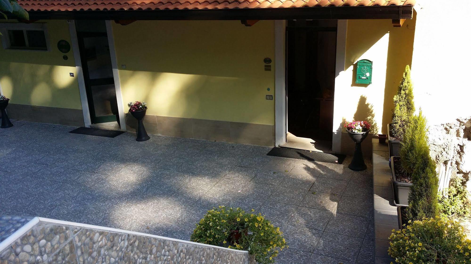 Il Roseto Bed & Breakfast Frosinone Exterior foto