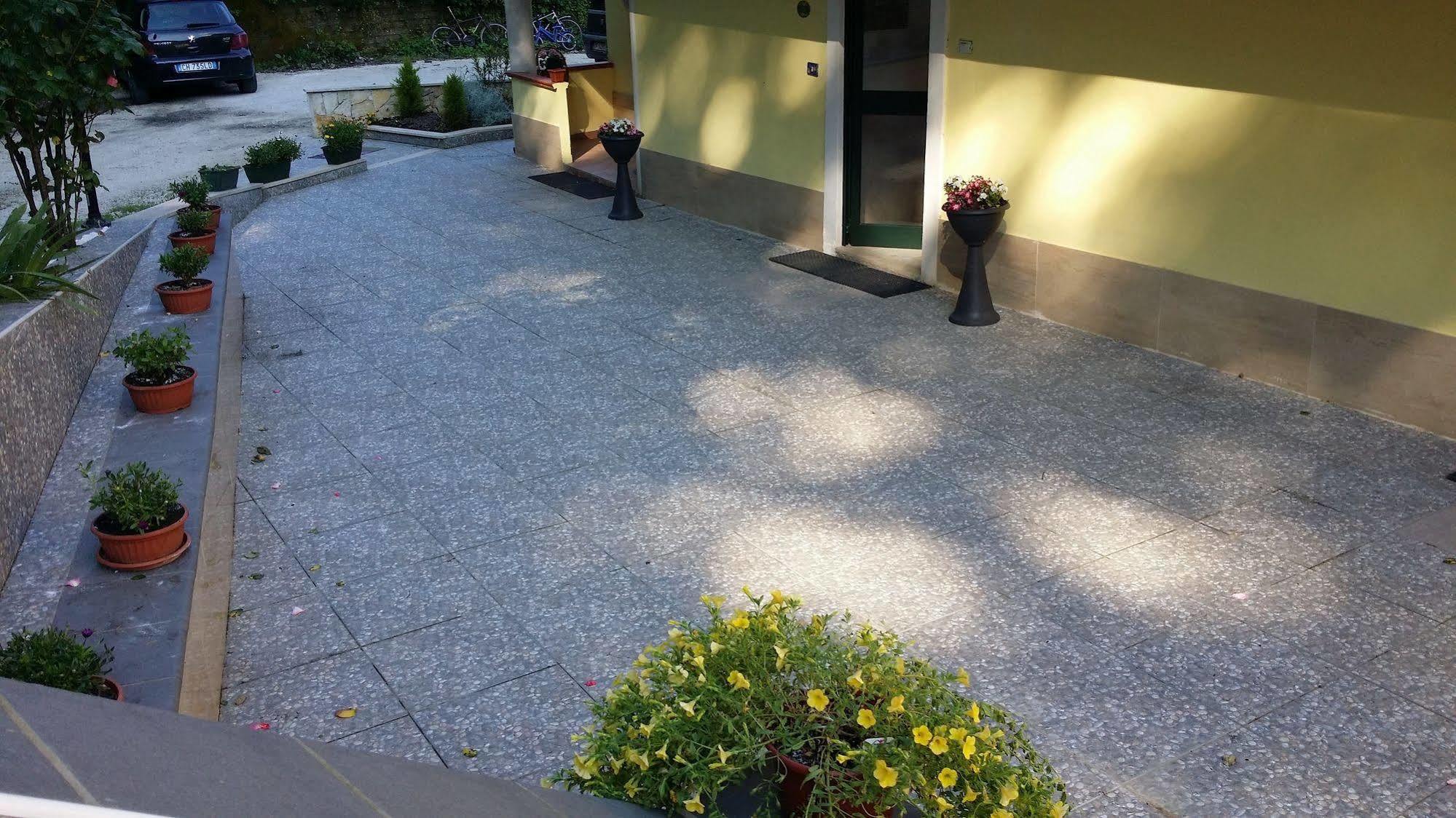 Il Roseto Bed & Breakfast Frosinone Exterior foto